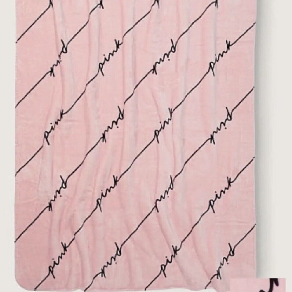Victoria's Secret PINK Cozy Plush Blanket Pink White Linear Script 50x60 in NWOT - Picture 2 of 9